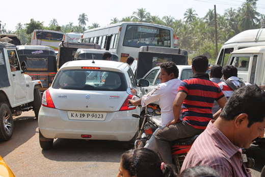Parents take-up initiative to tackle traffic problem during school peak hours
